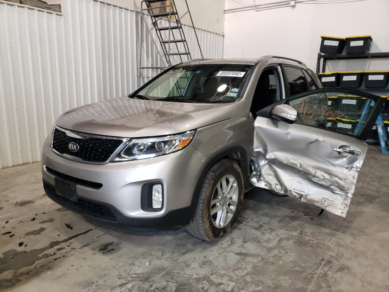 Photo 2 from auction – 2014 KIA SORENTO LX with VIN 5XYKT4A62EG464547