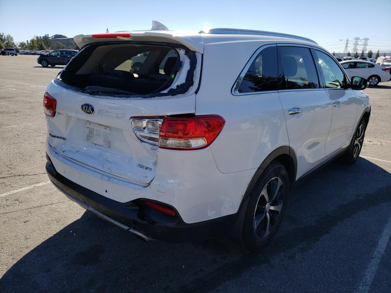 Photo 4 from auction – 2016 KIA SORENTO EX with VIN 5XYPH4A53GG033734
