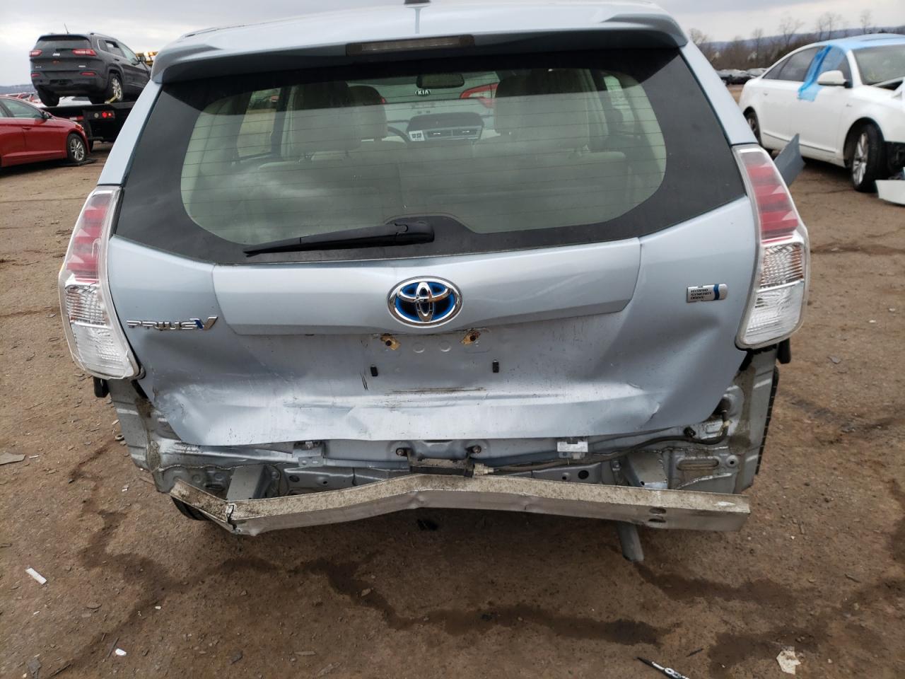 Photo 9 from auction – 2015 TOYOTA PRIUS V with VIN JTDZN3EU4FJ033592