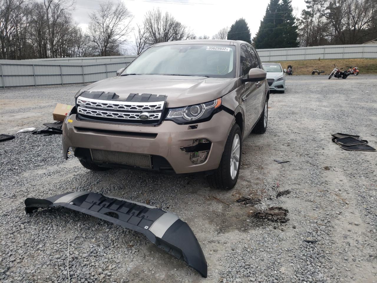 Photo 2 from auction – 2016 LAND ROVER DISCOVERY with VIN SALCR2BG4GH579104