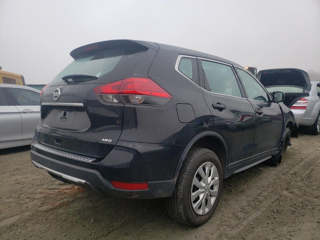 Photo 4 from auction – 2017 NISSAN ROGUE S with VIN KNMAT2MV3HP562801