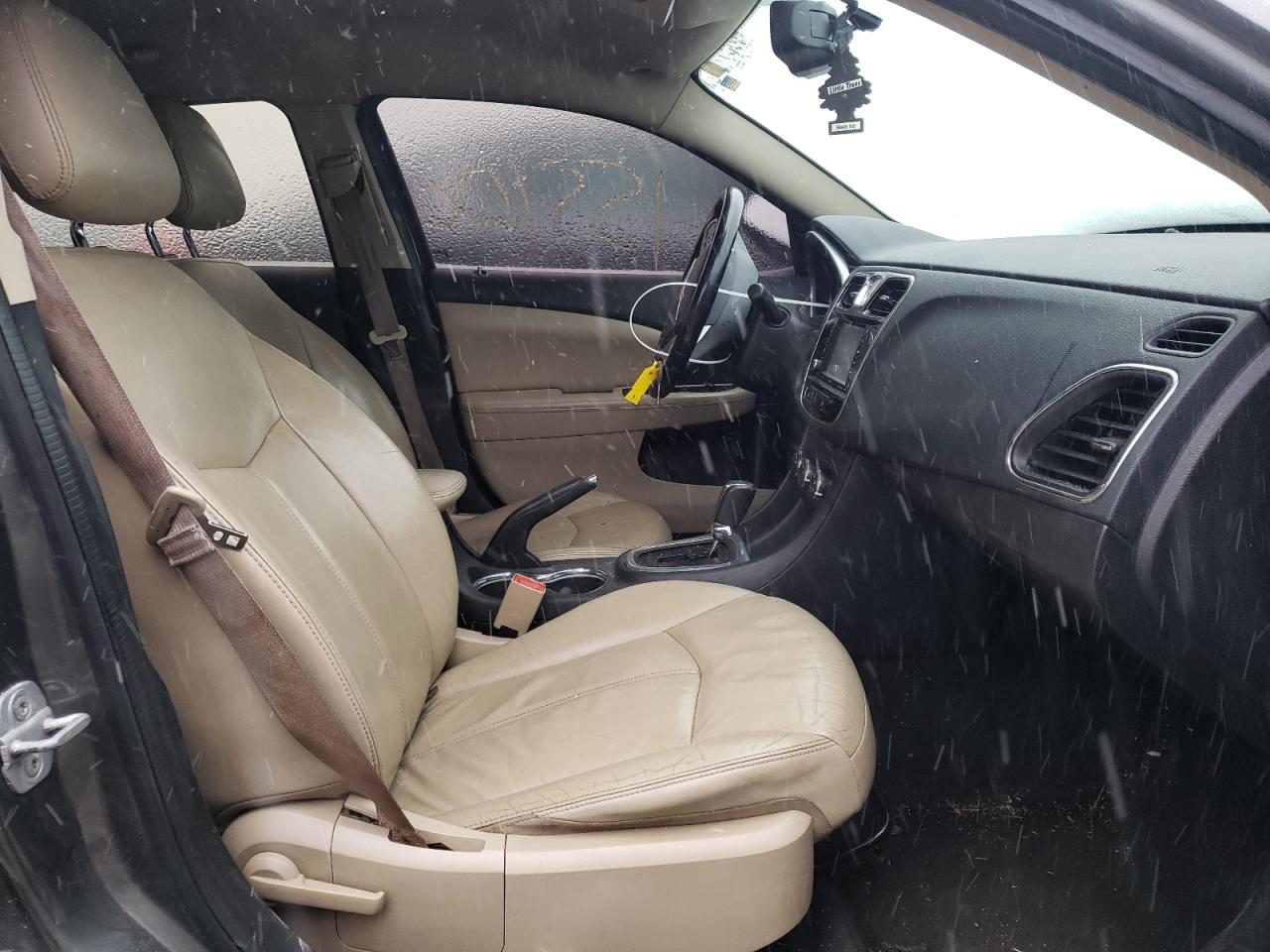 Photo 5 from auction – 2012 CHRYSLER 200 LIMITE with VIN 1C3CCBCB1CN268306