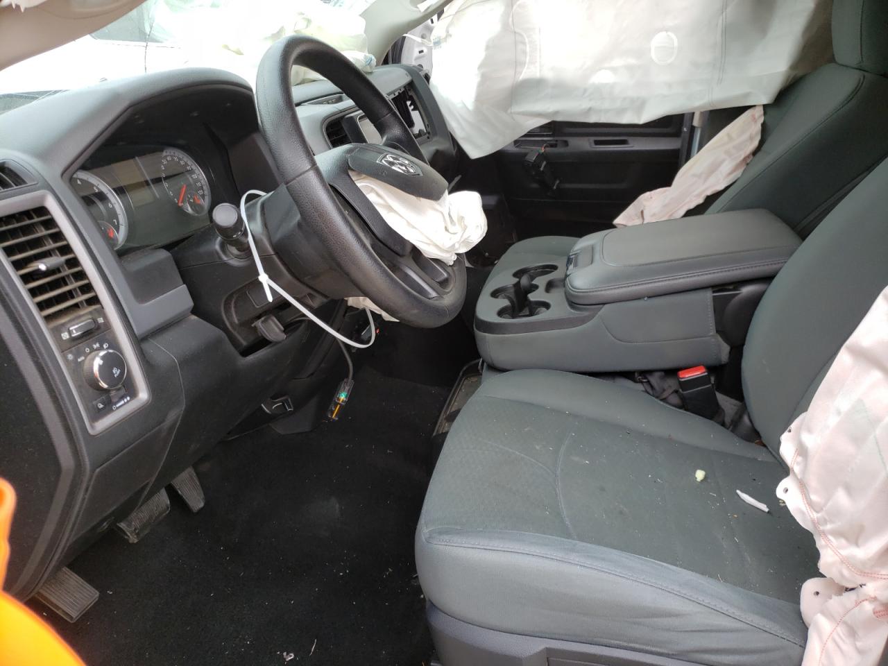 Photo 5 from auction – 2015 RAM 1500 ST with VIN 3C6RR6KT0FG698516
