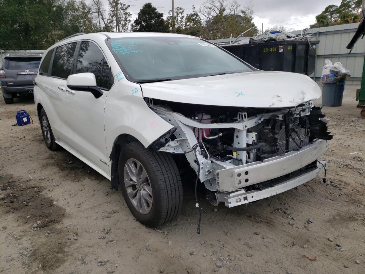 Photo 1 from auction – 2021 TOYOTA SIENNA XLE with VIN 5TDYRKEC7MS059072