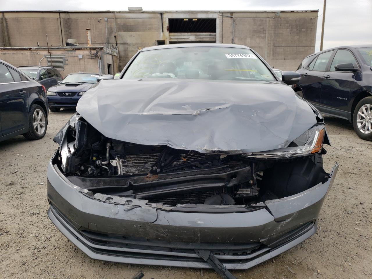 Photo 9 from auction – 2017 VOLKSWAGEN JETTA SE with VIN 3VWDB7AJ0HM414395