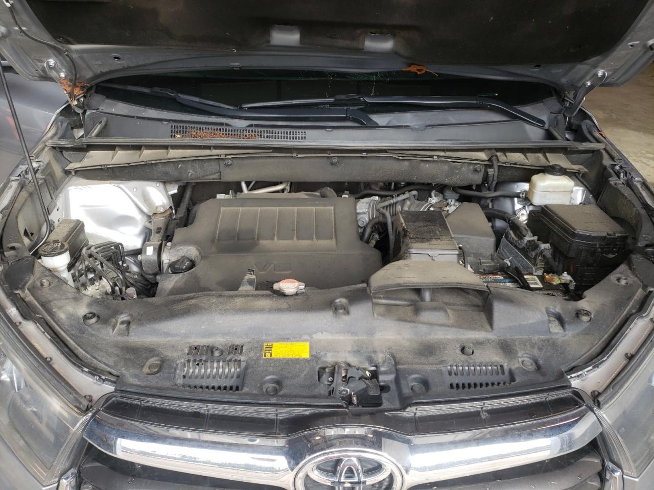 Photo 7 from auction – 2016 TOYOTA UK with VIN 5TDJKRFH9GS339430