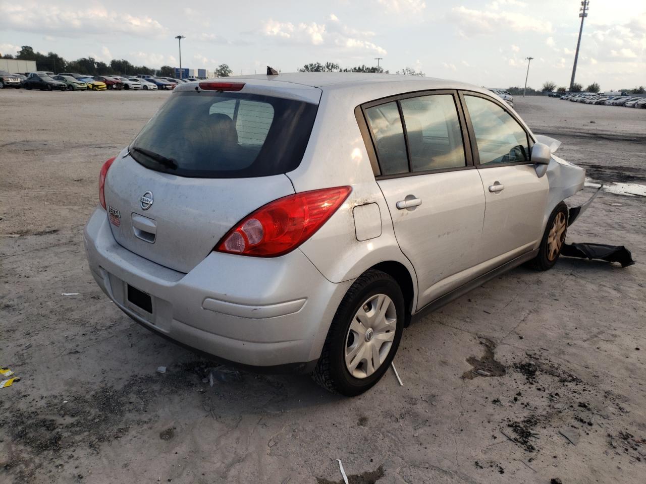 Photo 4 from auction – 2011 NISSAN VERSA S with VIN 3N1BC1CP2BL360197