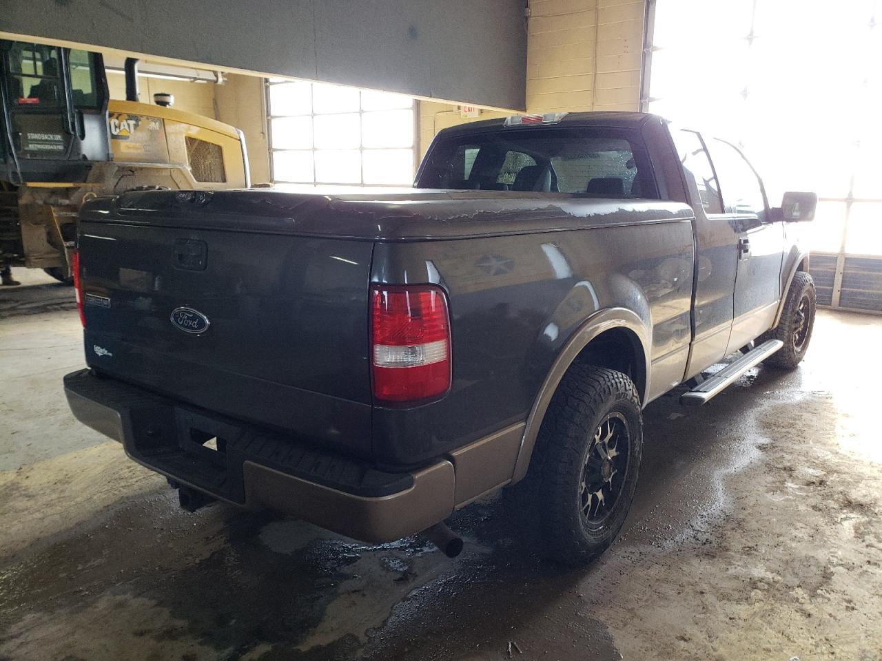 Photo 4 from auction – 2005 FORD F150 with VIN 1FTPX12515FA04118