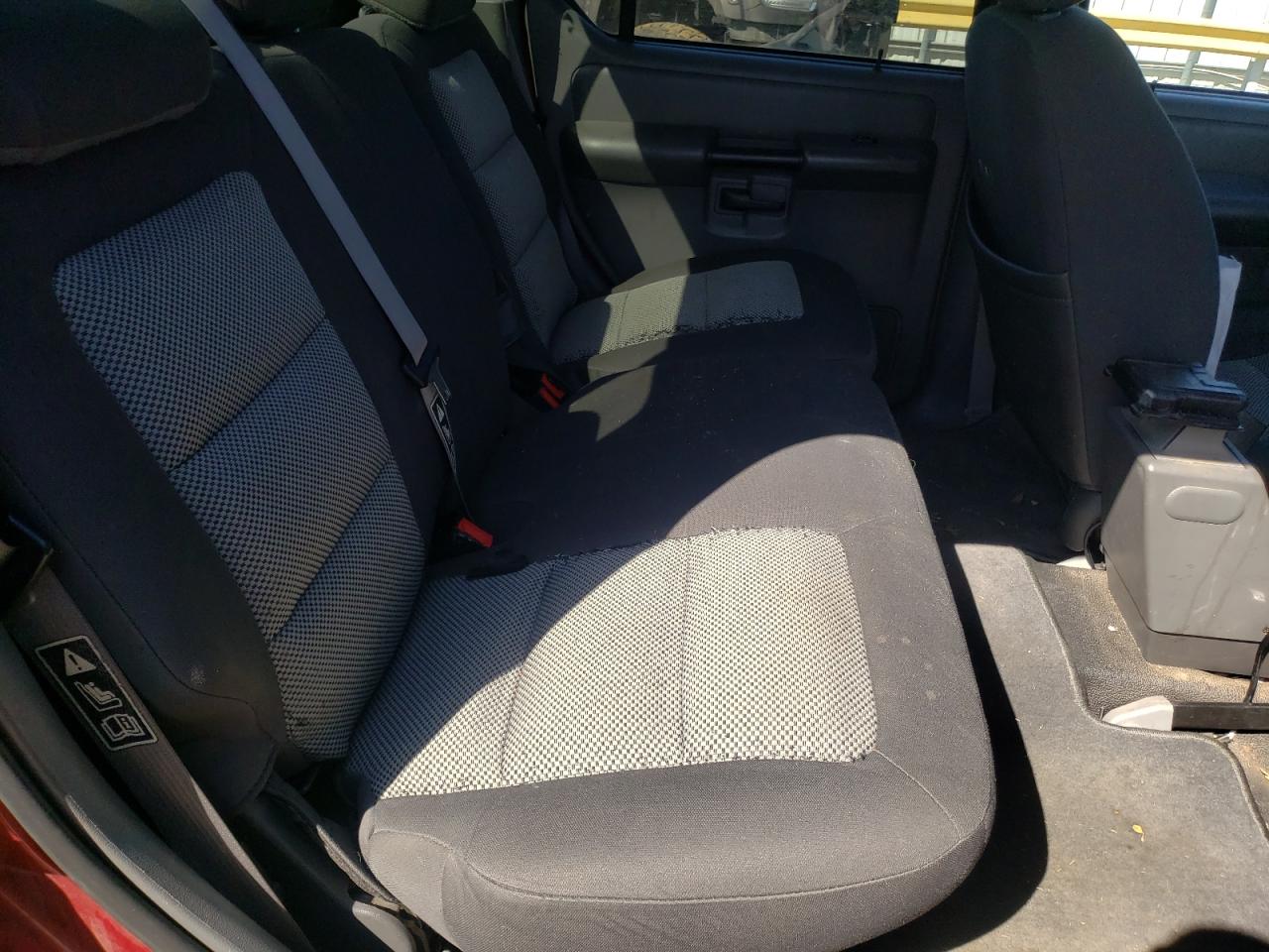 Photo 6 from auction – 2004 FORD EXPLORER S with VIN 1FMZU67K64UA97592