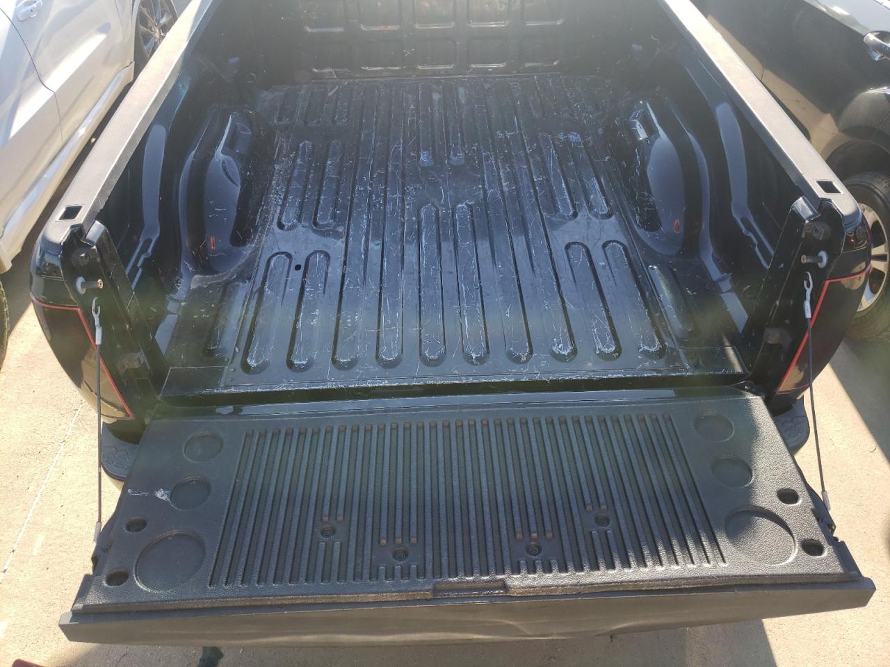 Photo 6 from auction – 2014 RAM 1500 ST with VIN 3C6JR6ATXEG101174