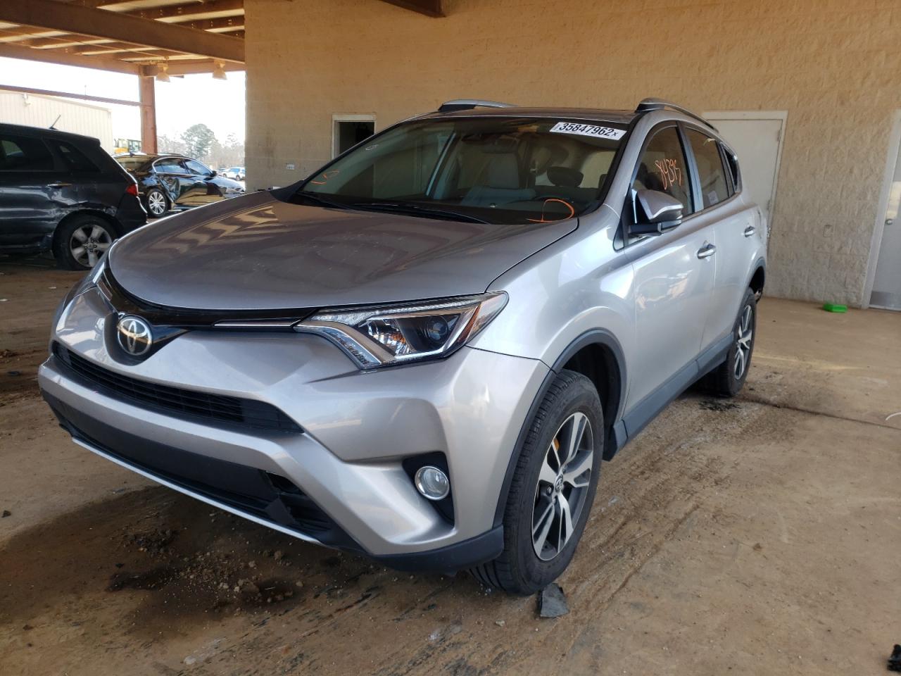 Photo 2 from auction – 2017 TOYOTA RAV4 XLE with VIN 2T3WFREV1HW351041