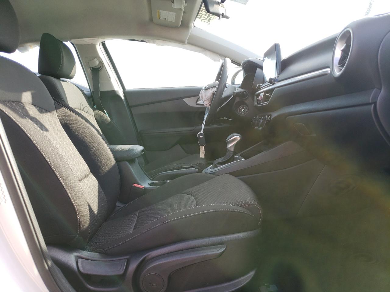 Photo 5 from auction – 2019 KIA FORTE FE with VIN 3KPF24AD6KE124619