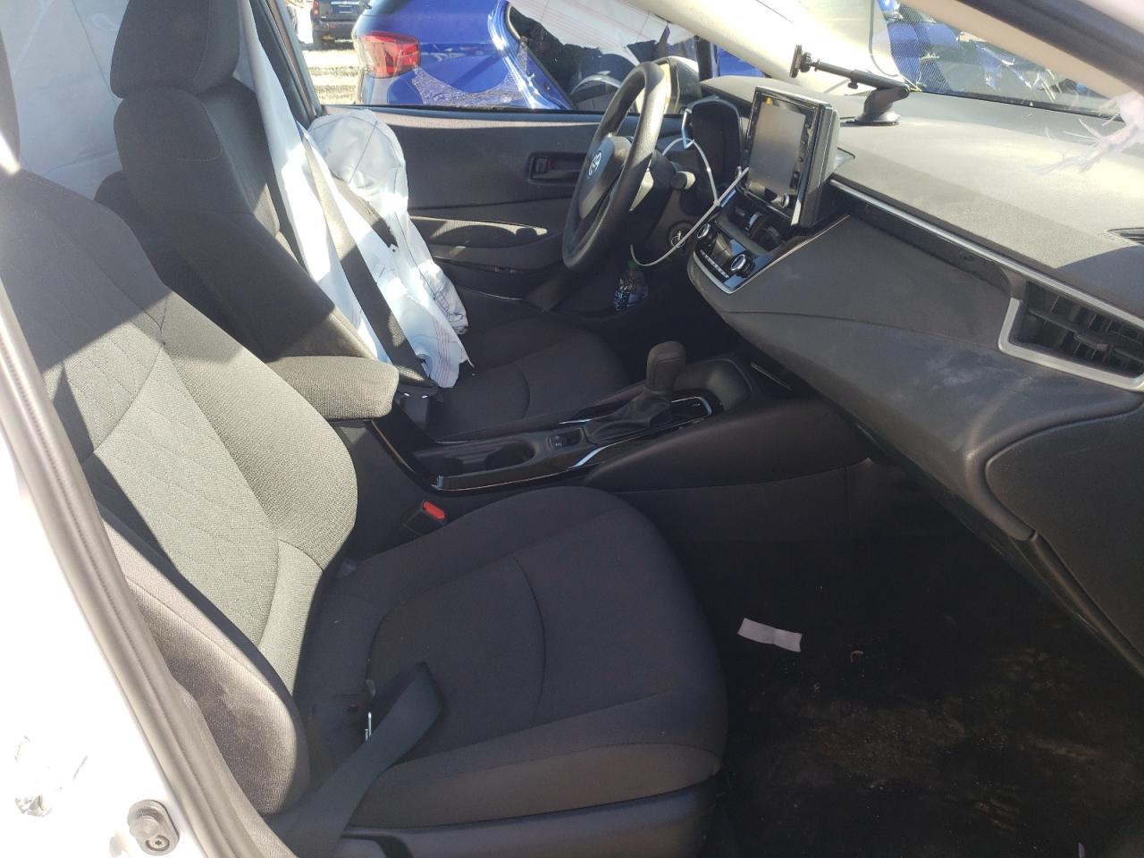 Photo 5 from auction – 2022 TOYOTA COROLLA LE with VIN 5YFEPMAE9NP284647