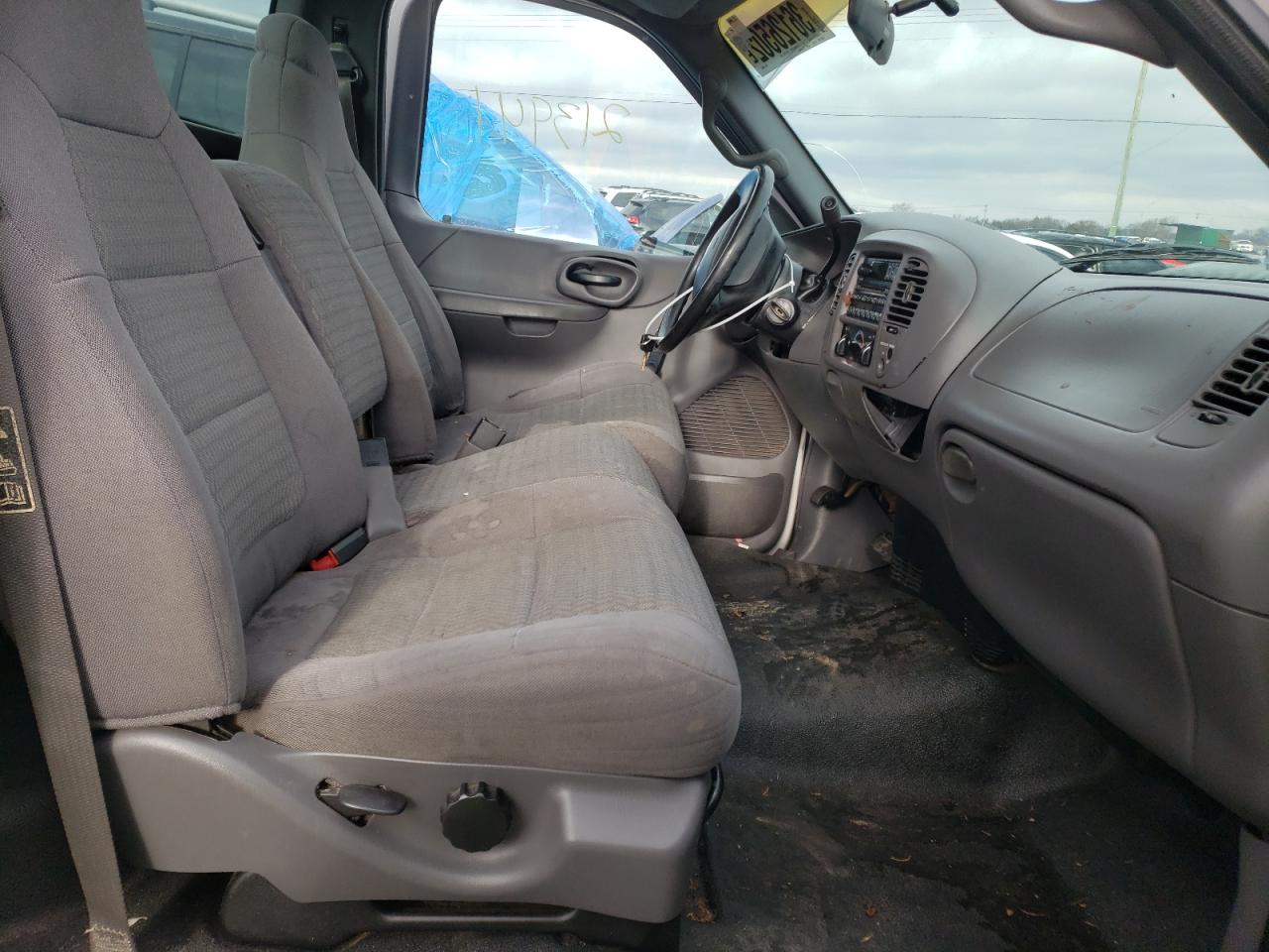 Photo 5 from auction – 2001 FORD F150 with VIN 1FTZF17221NB66382
