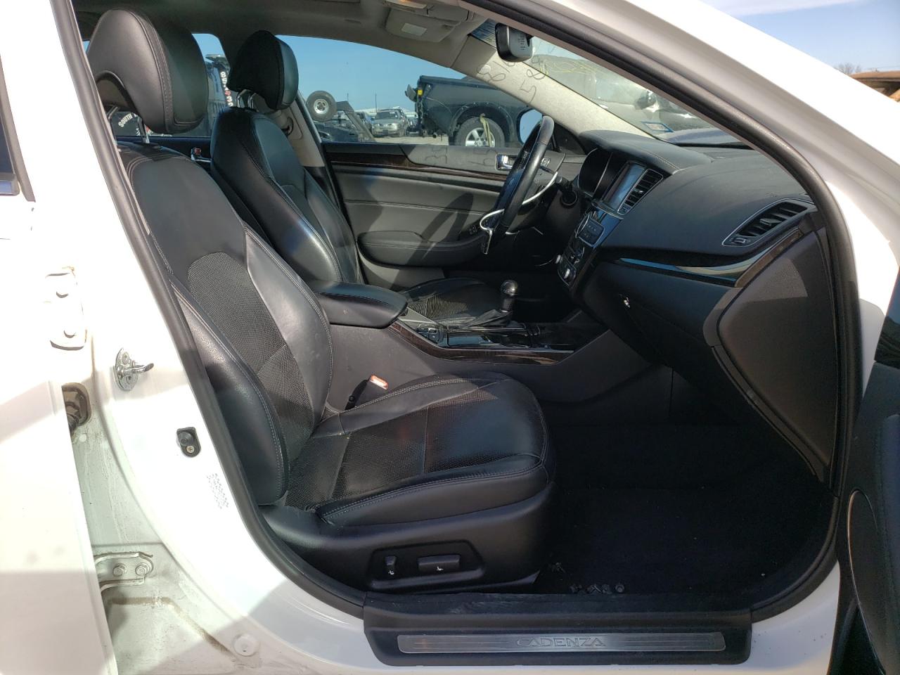 Photo 5 from auction – 2014 KIA CADENZA PR with VIN KNALN4D70E5165258