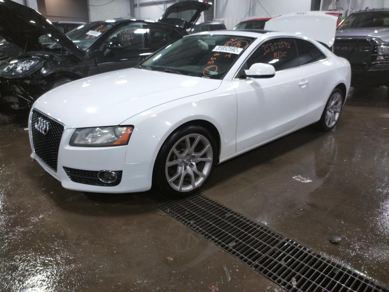 Фото 2 с аукциона – 2011 AUDI A5 PREMIUM с VIN WAUCFAFR3BA049727