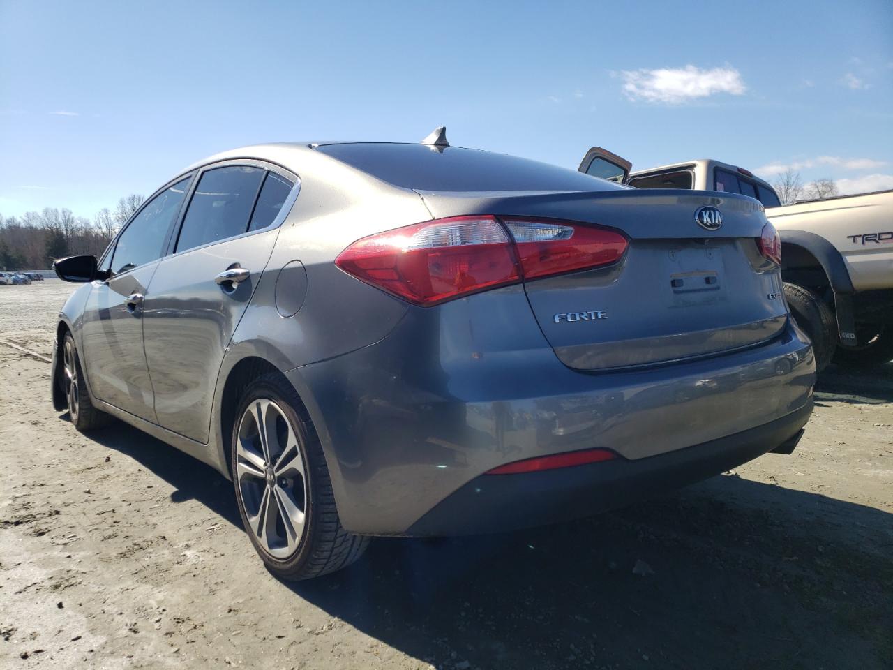 Photo 3 from auction – 2016 KIA FORTE EX with VIN KNAFX4A86G5553098