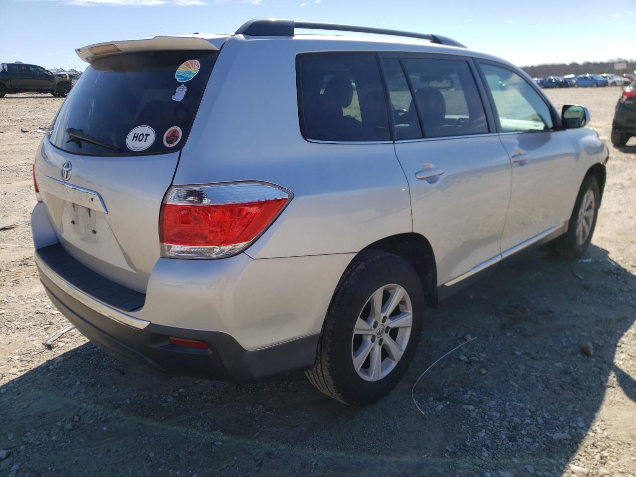 Photo 4 from auction – 2011 TOYOTA HIGHLANDER with VIN 5TDZK3EH0BS049183