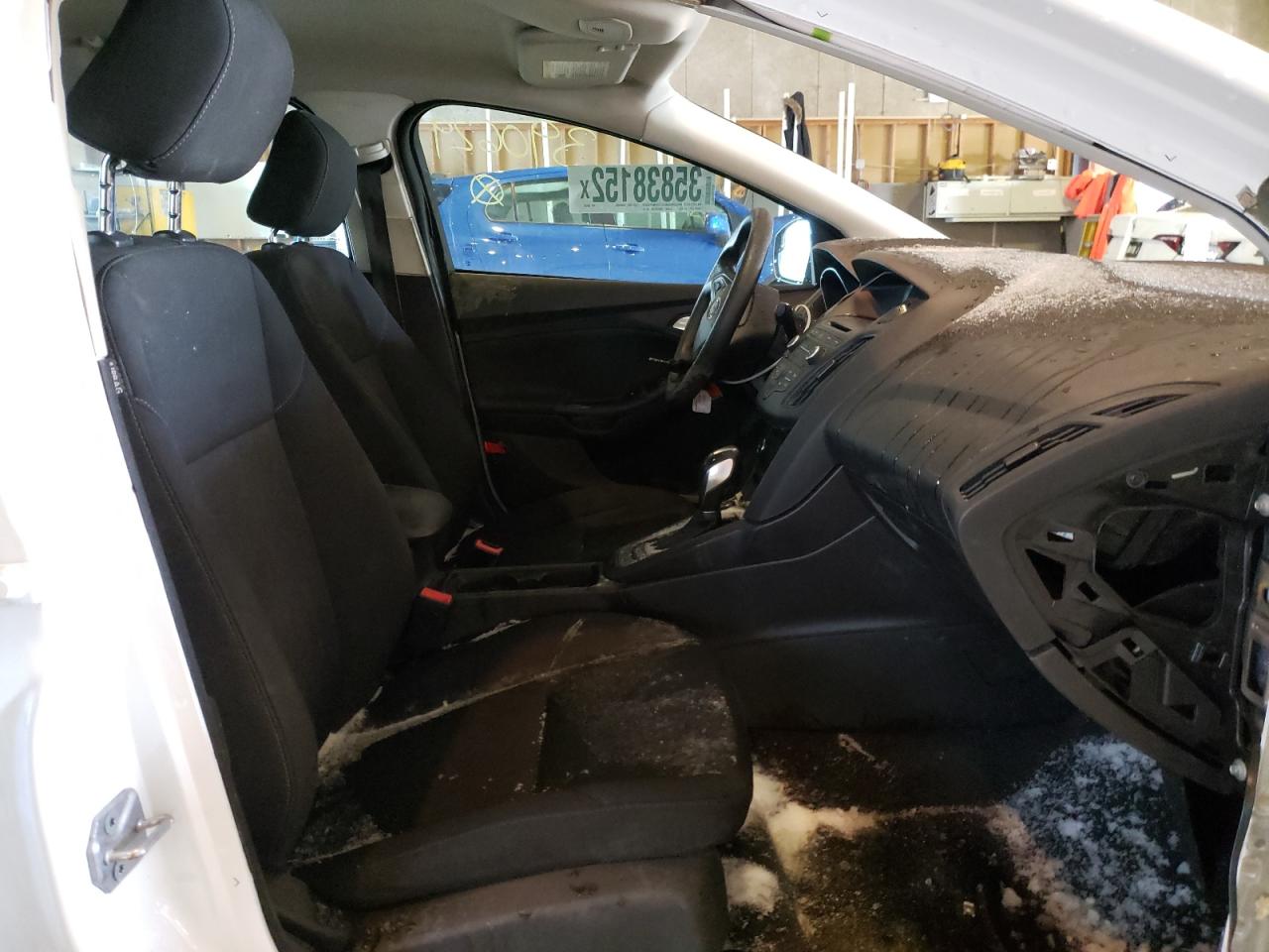 Photo 5 from auction – 2016 FORD FOCUS SE with VIN 1FADP3F23GL390629