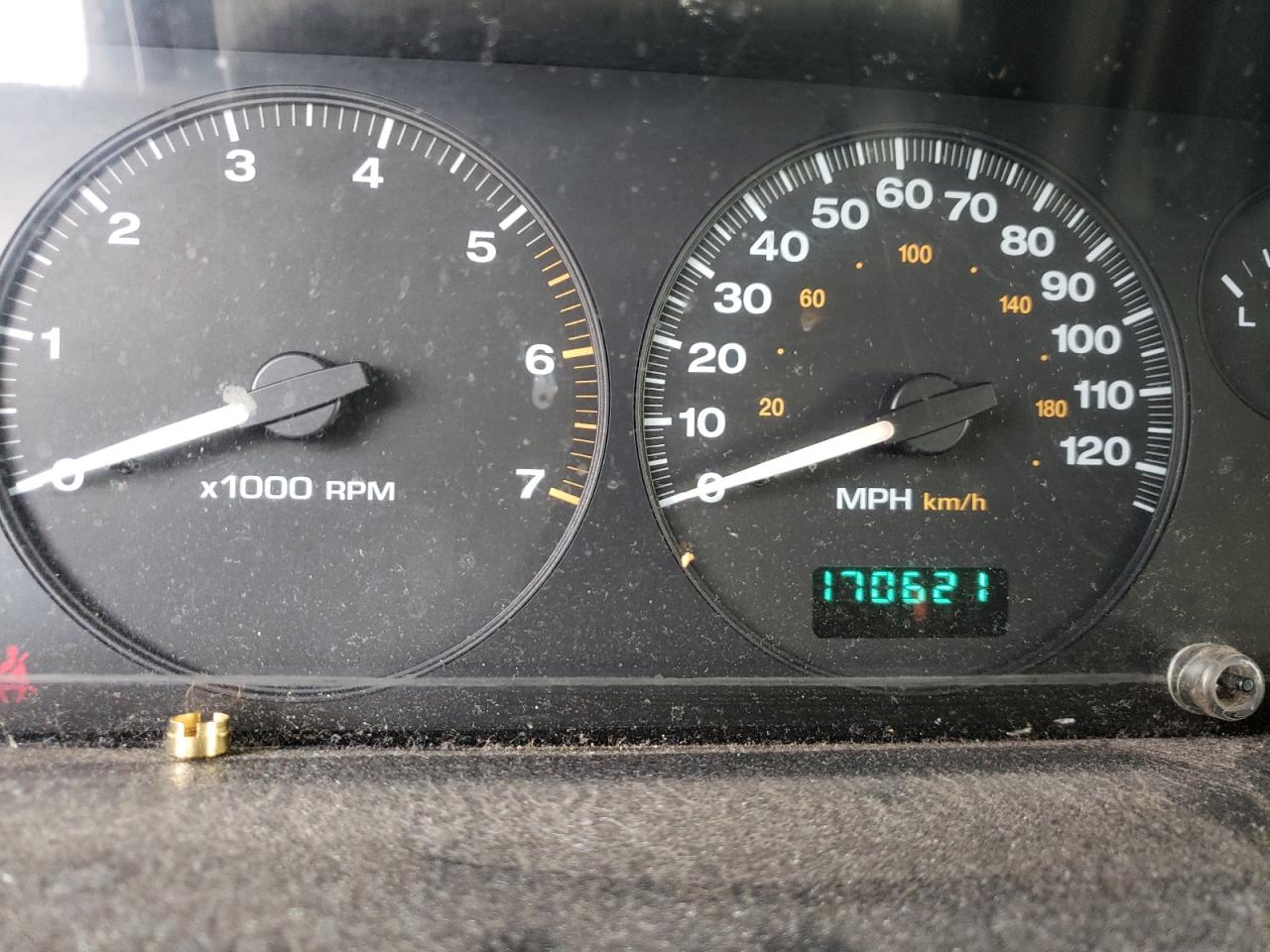Photo 8 from auction – 2001 JEEP GRAND CHER with VIN 1J4GW48SX1C608113