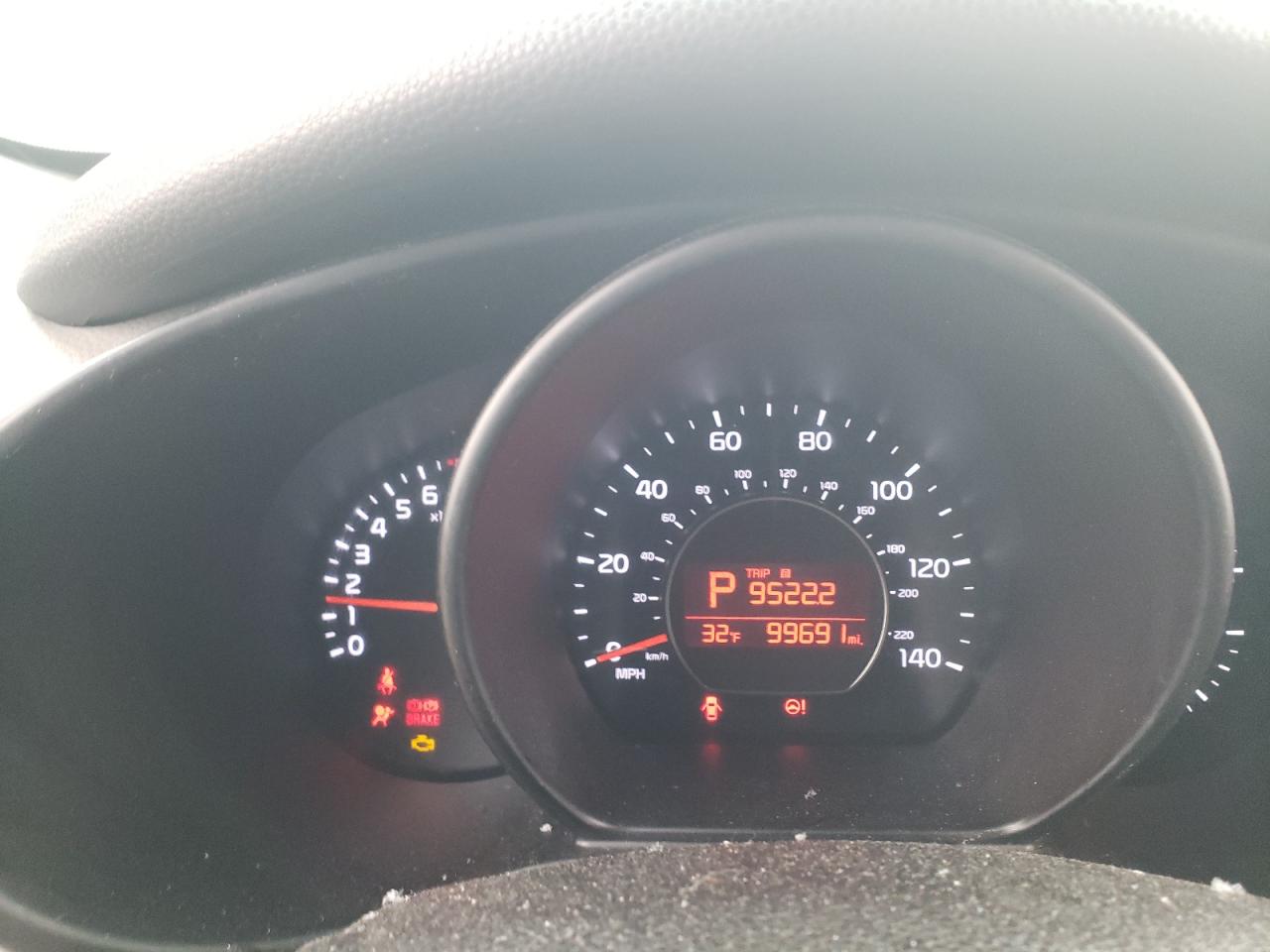 Photo 8 from auction – 2016 KIA SOUL with VIN KNDJN2A27G7289400