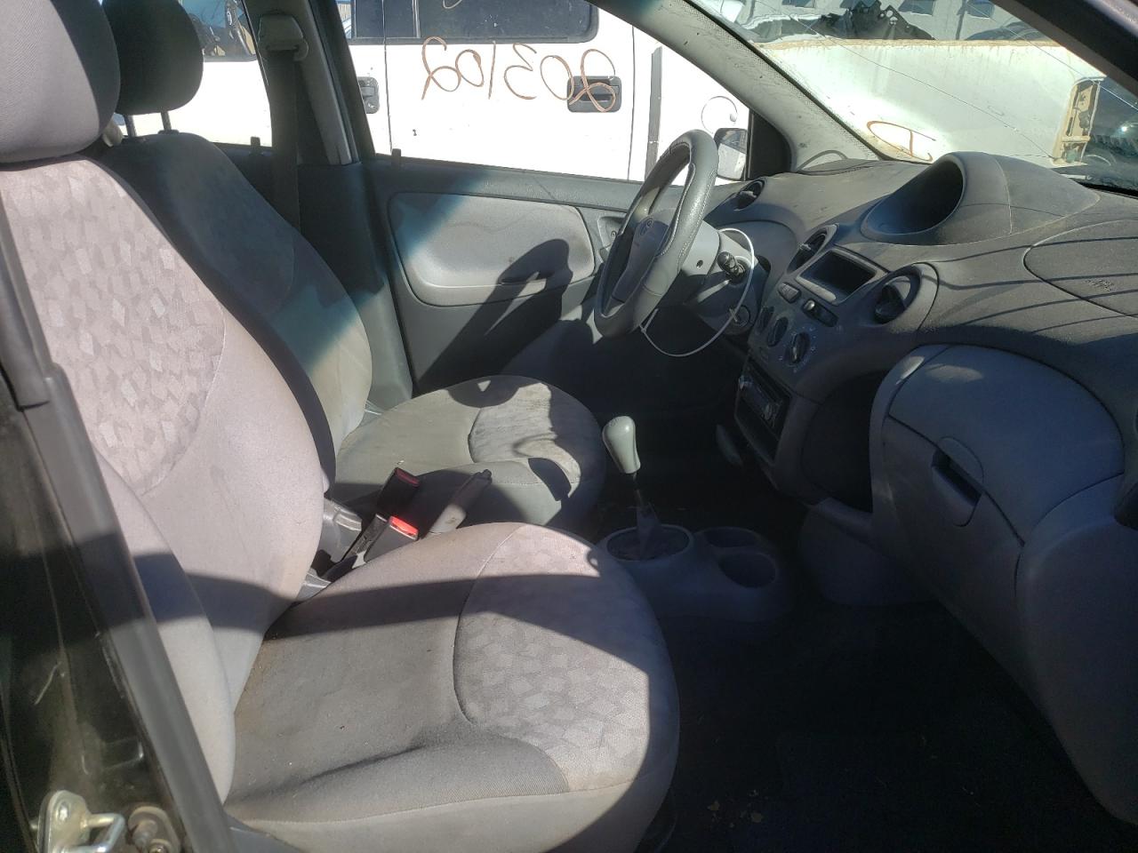 Photo 5 from auction – 2001 TOYOTA ECHO with VIN JTDBT123X10167979