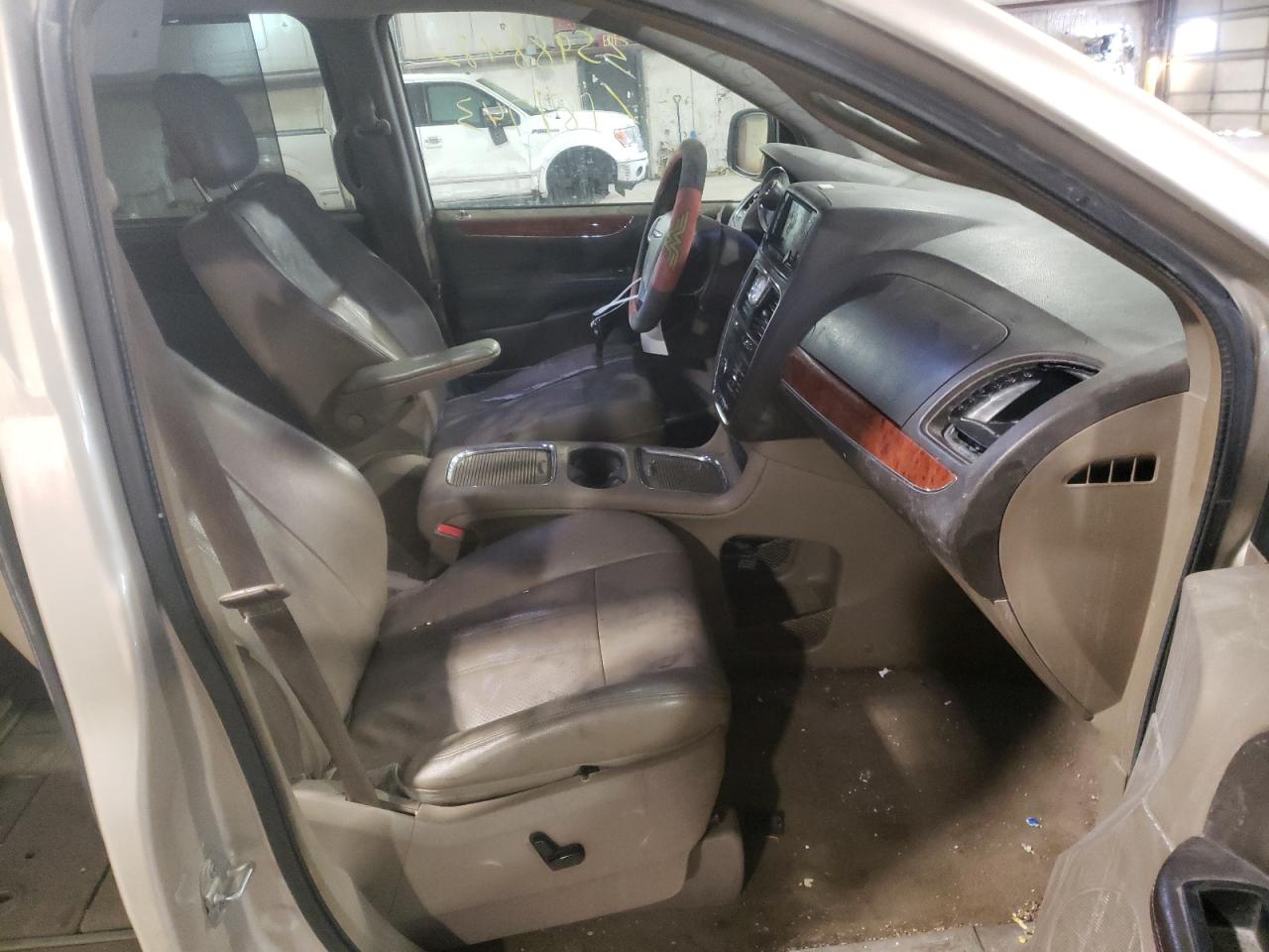 Photo 5 from auction – 2013 CHRYSLER TOWN & COU with VIN 2C4RC1CG7DR716659