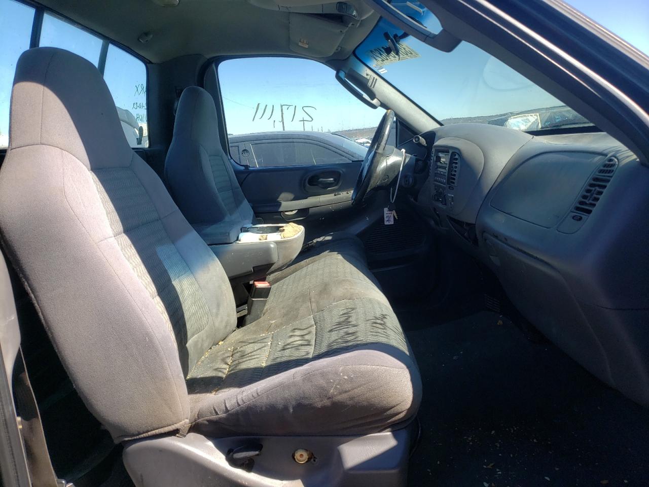Photo 5 from auction – 2002 FORD F150 with VIN 1FTRF17W52NB77221