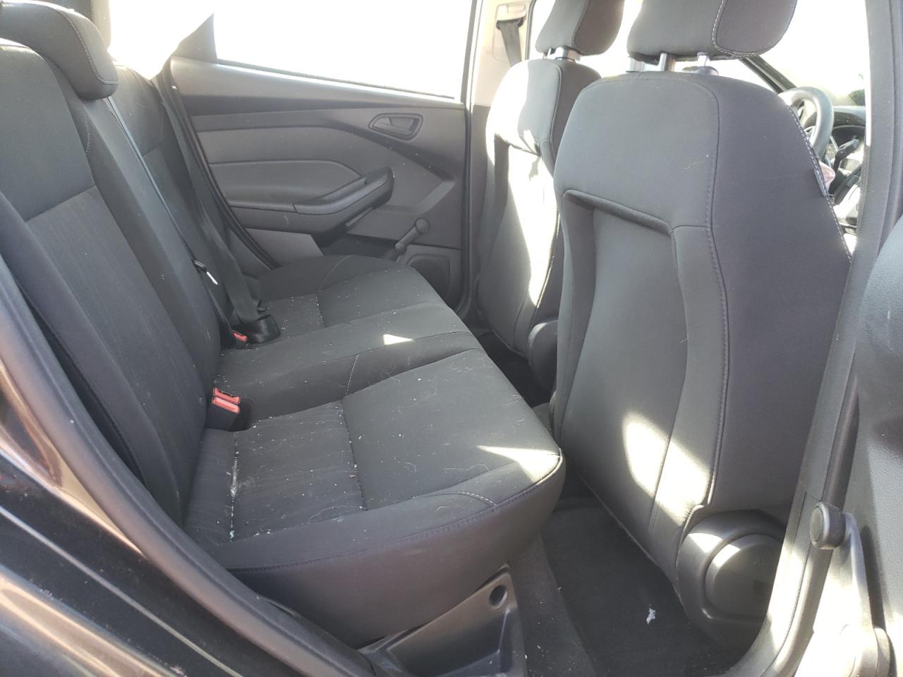 Photo 6 from auction – 2017 FORD FOCUS S with VIN 1FADP3E22HL314242