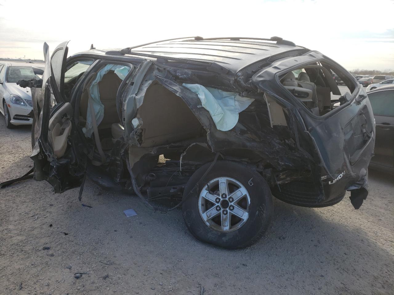 Photo 3 from auction – 2011 GMC YUKON SLT with VIN 1GKS2CE05BR344598