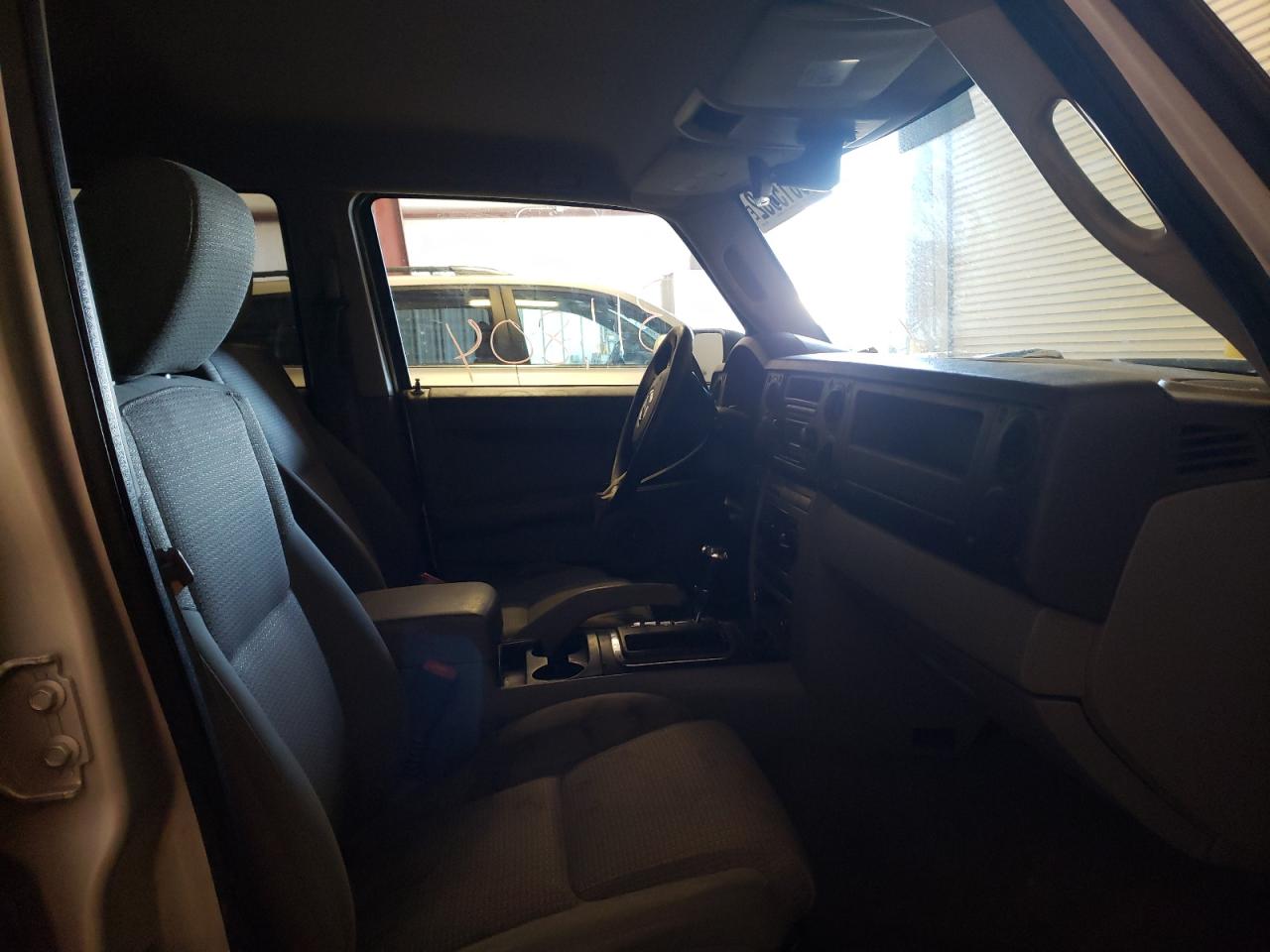 Photo 5 from auction – 2006 JEEP COMMANDER with VIN 1J8HG48K46C311281