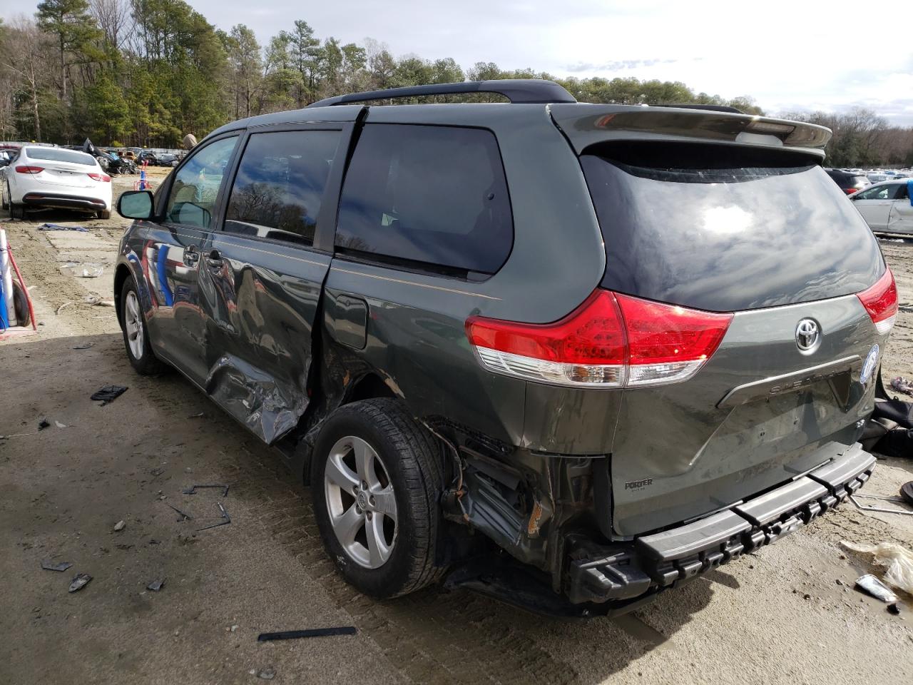 Photo 3 from auction – 2014 TOYOTA SIENNA LE with VIN 5TDKK3DC5ES509577