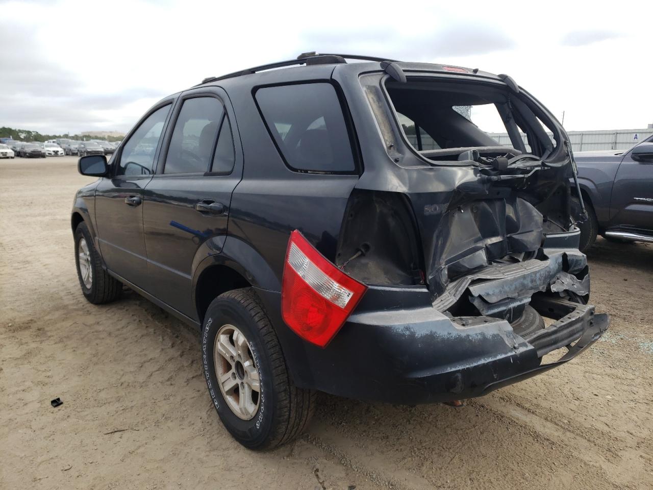 Photo 3 from auction – 2004 KIA SORENTO EX with VIN KNDJD733X45207995
