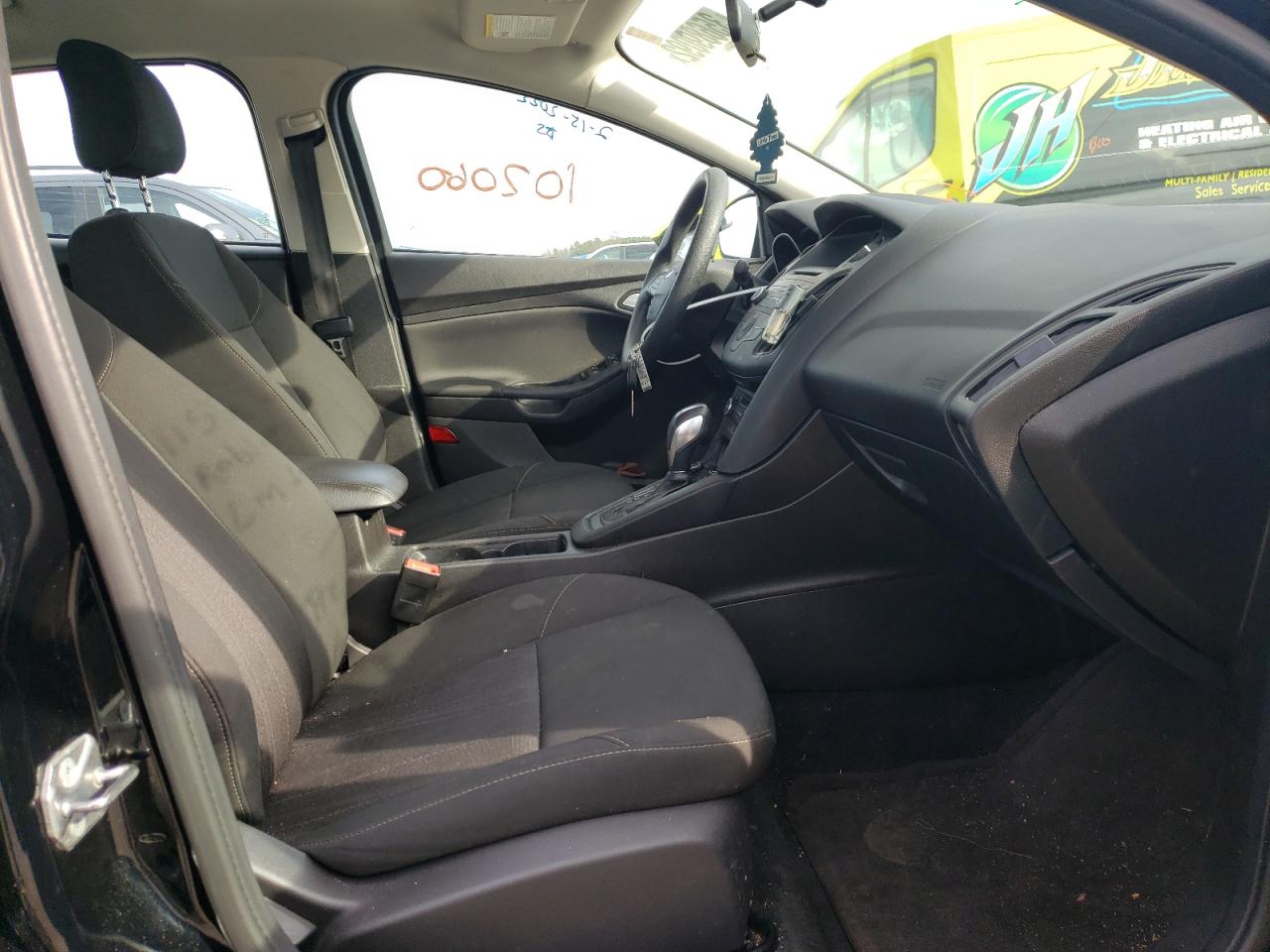 Photo 5 from auction – 2016 FORD FOCUS SE with VIN 1FADP3FE9GL323785