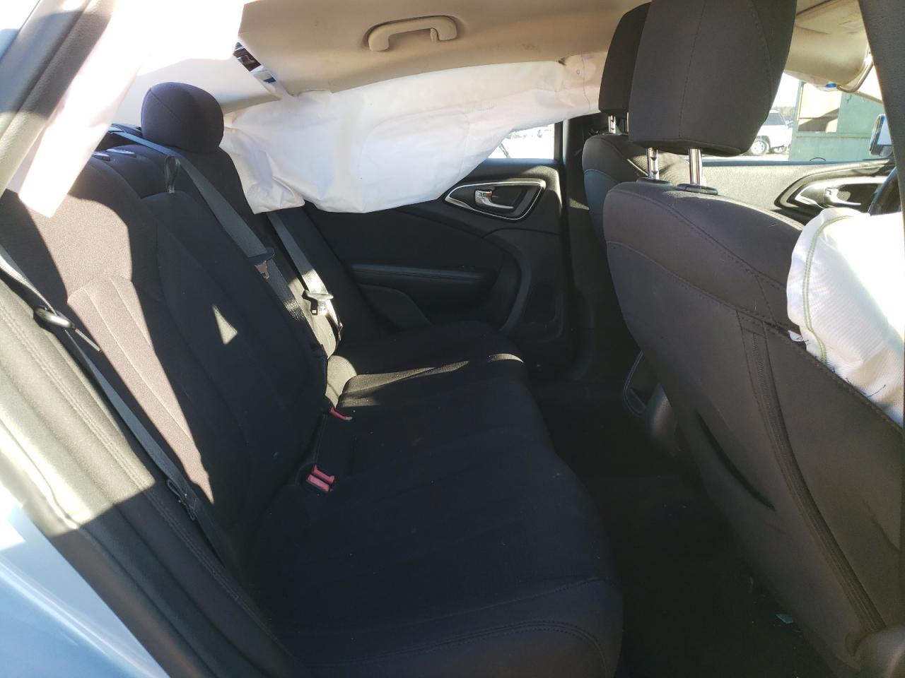 Photo 6 from auction – 2015 CHRYSLER 200 LIMITE with VIN 1C3CCCAB1FN675944