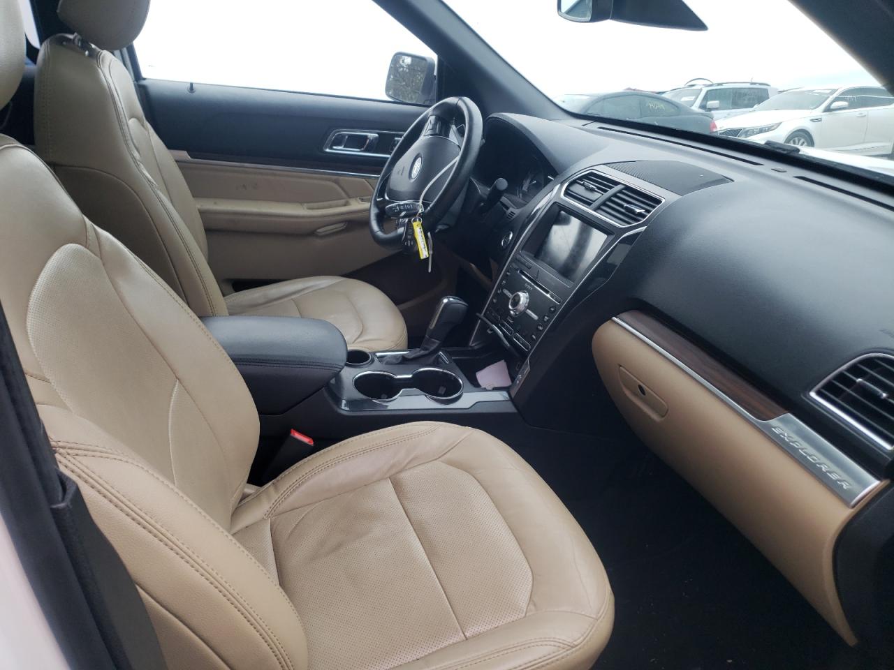 Photo 5 from auction – 2017 FORD EXPLORER L with VIN 1FM5K7F81HGD77098