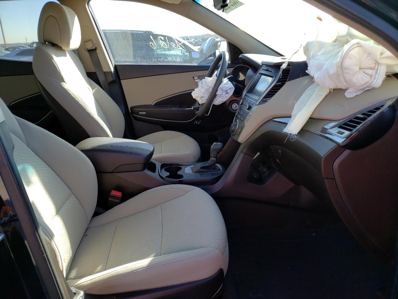 Photo 5 from auction – 2017 HYUNDAI SANTA FE S with VIN 5NMZU3LB2HH016366