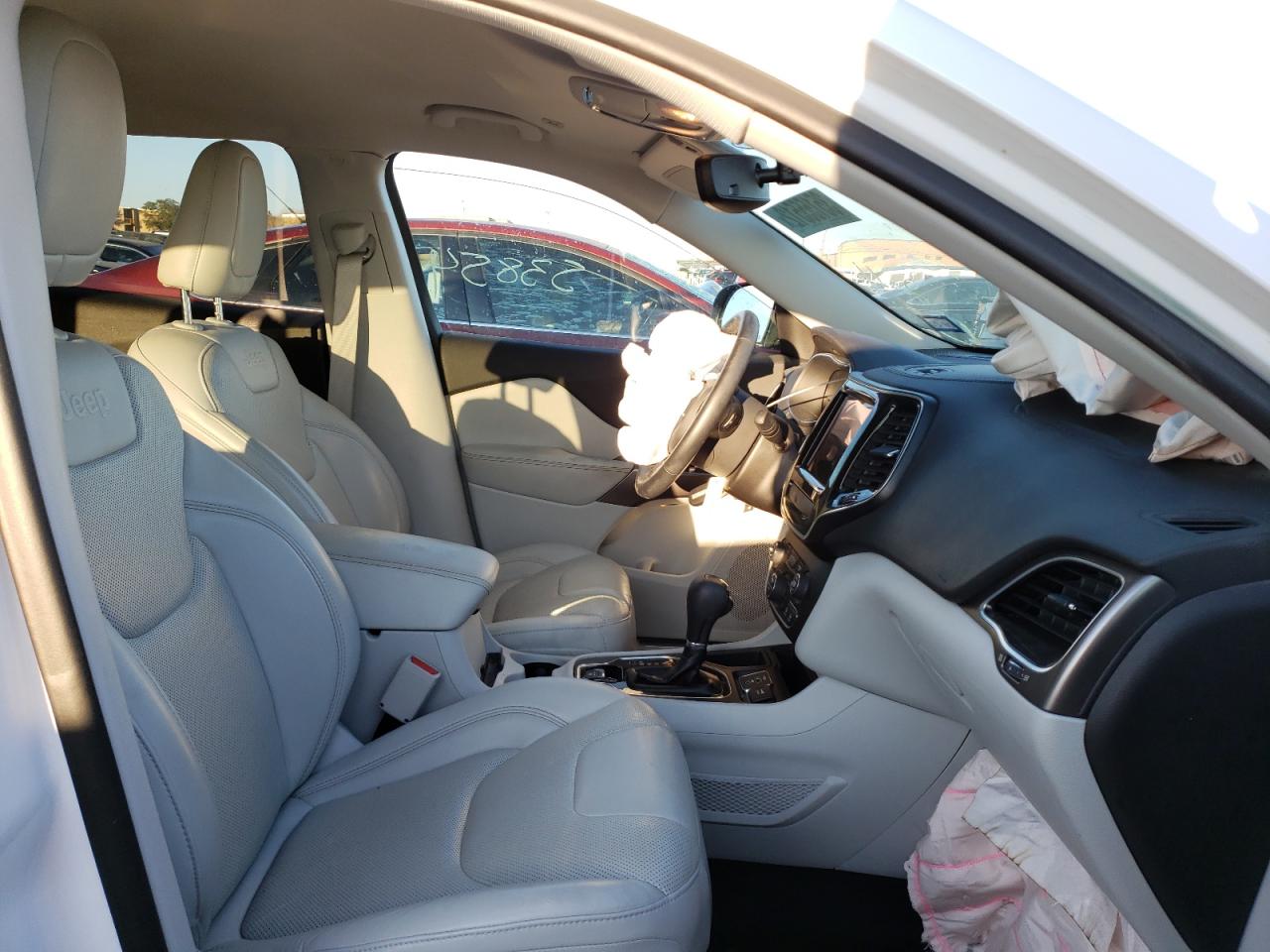 Photo 5 from auction – 2019 JEEP CHEROKEE L with VIN 1C4PJLDB9KD356984