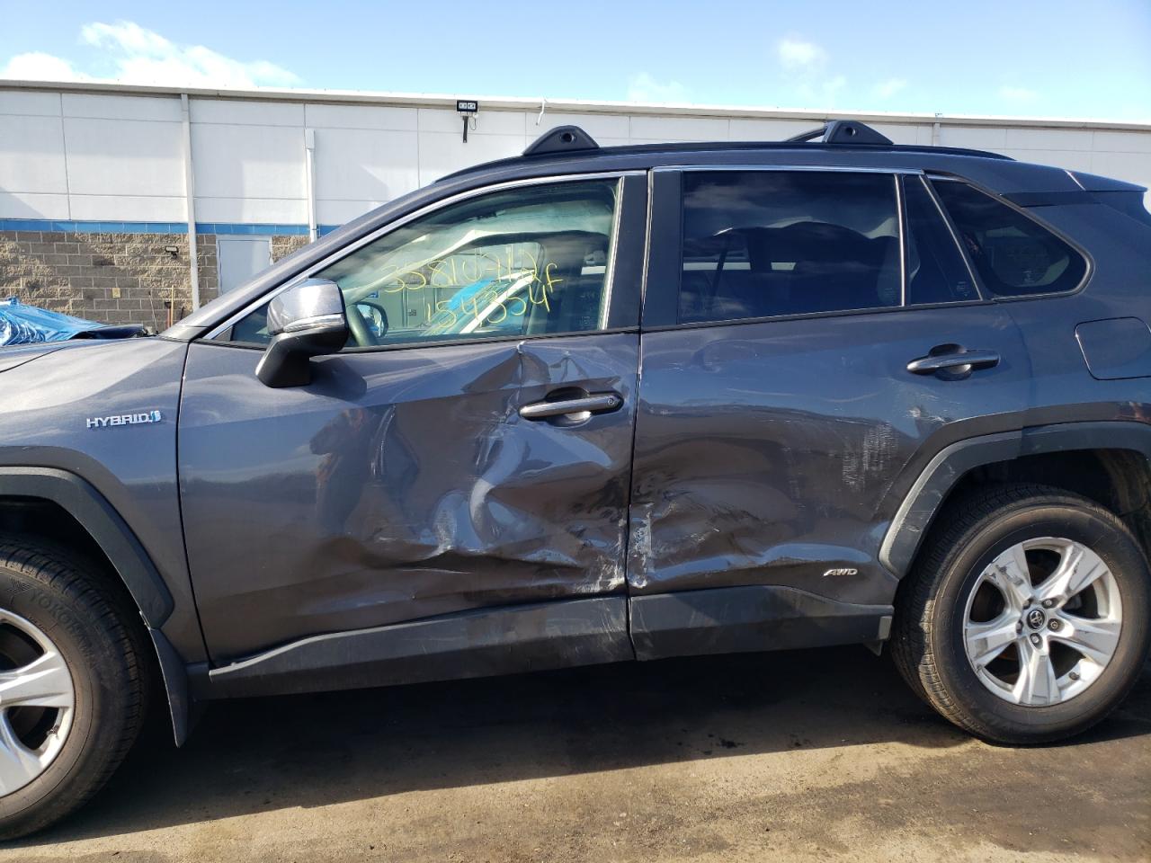 Photo 9 from auction – 2019 TOYOTA RAV4 LE with VIN JTMMWRFV7KD033659
