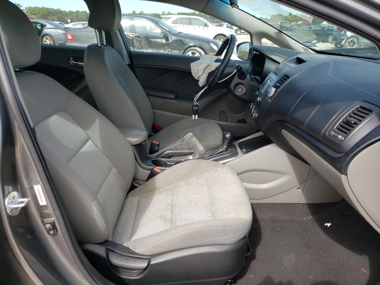 Photo 5 from auction – 2014 KIA FORTE EX with VIN KNAFX5A82E5168169