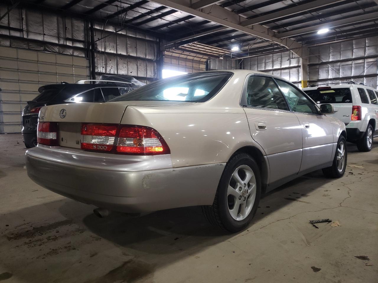 Photo 4 from auction – 2000 LEXUS ES 300 with VIN JT8BF28G6Y0268999