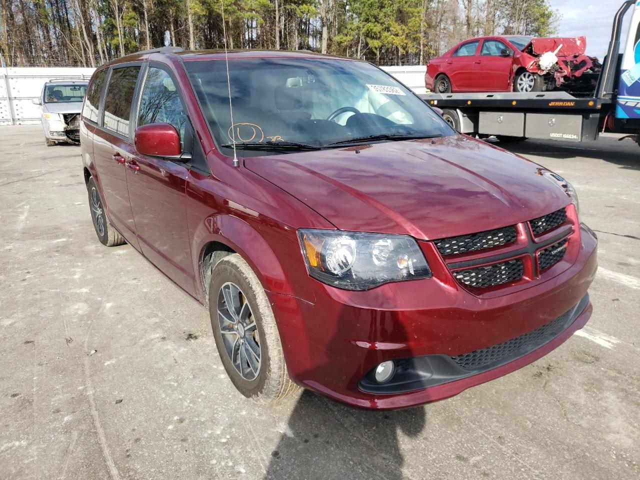 DODGE GRAND CARA 2018 with VIN 2C4RDGEG5JR336518 - Photo from auction