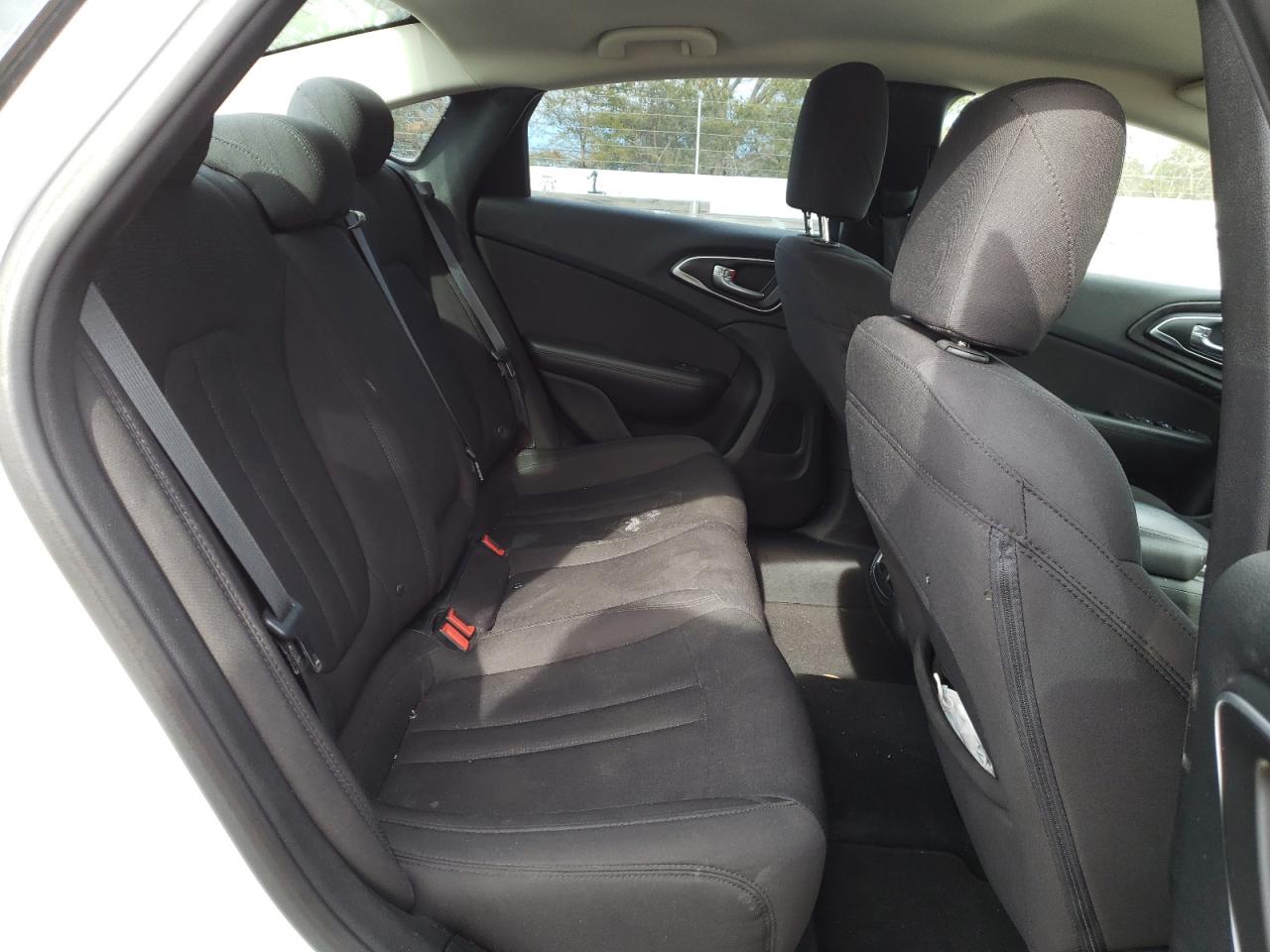 Photo 6 from auction – 2015 CHRYSLER 200 LIMITE with VIN 1C3CCCABXFN654784