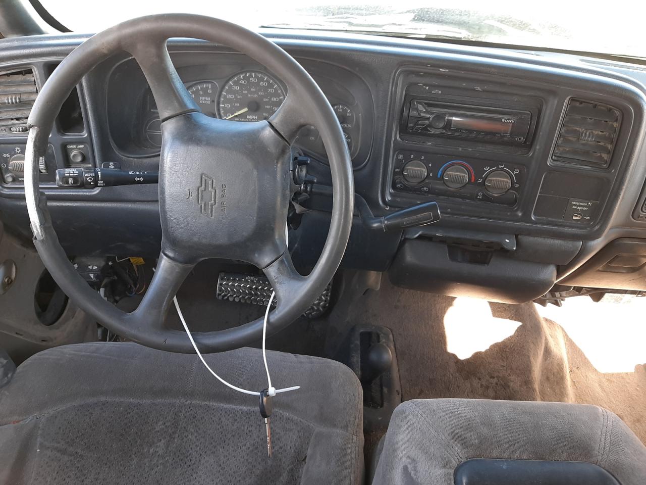 Photo 9 from auction – 2000 CHEVROLET SILVERADO with VIN 2GCEK19T1Y1189812