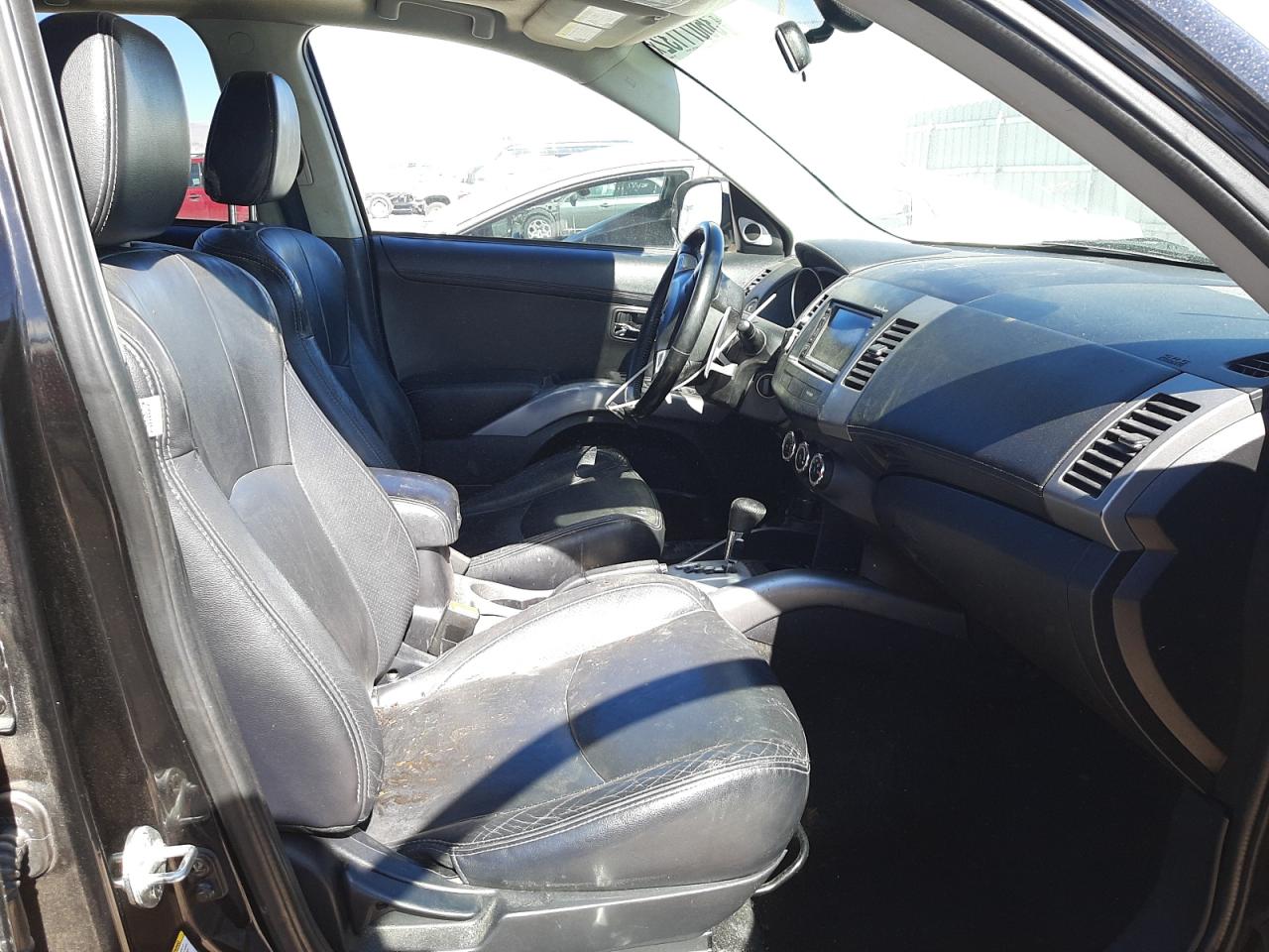 Photo 5 from auction – 2010 MITSUBISHI OUTLANDER with VIN JA4JT5AX1AZ005963