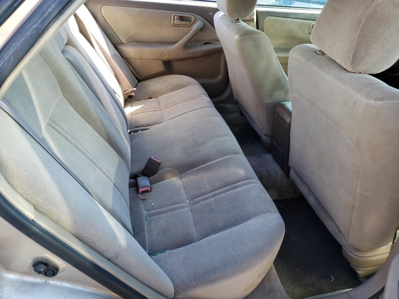 Photo 6 from auction – 2000 TOYOTA CAMRY CE with VIN 4T1BG22K9YU007463