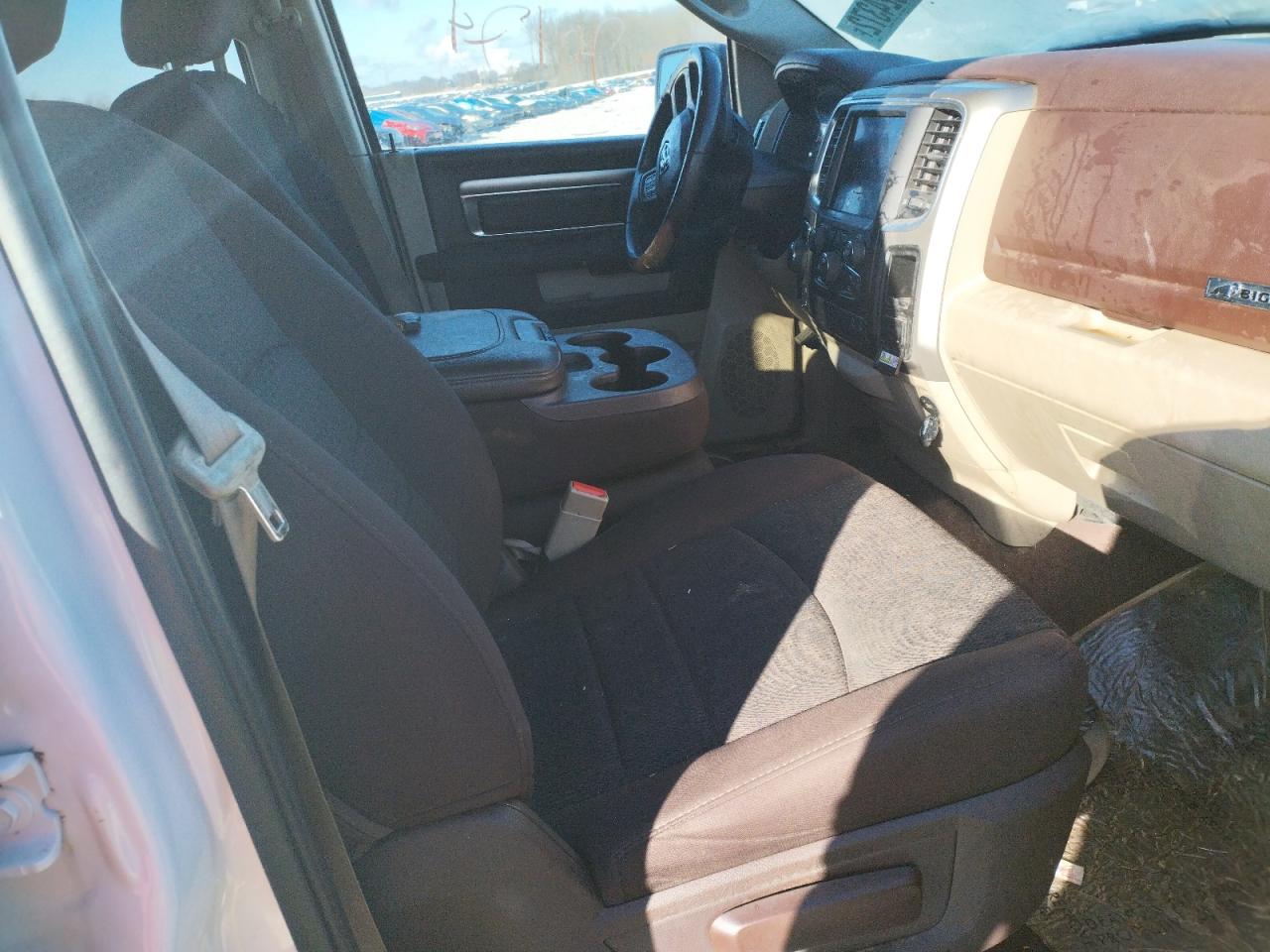 Photo 5 from auction – 2019 RAM 1500 CLASS with VIN 1C6RR7TT0KS684445