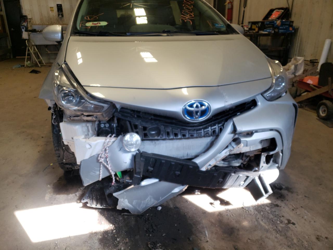 Photo 9 from auction – 2015 TOYOTA PRIUS V with VIN JTDZN3EU1FJ036644