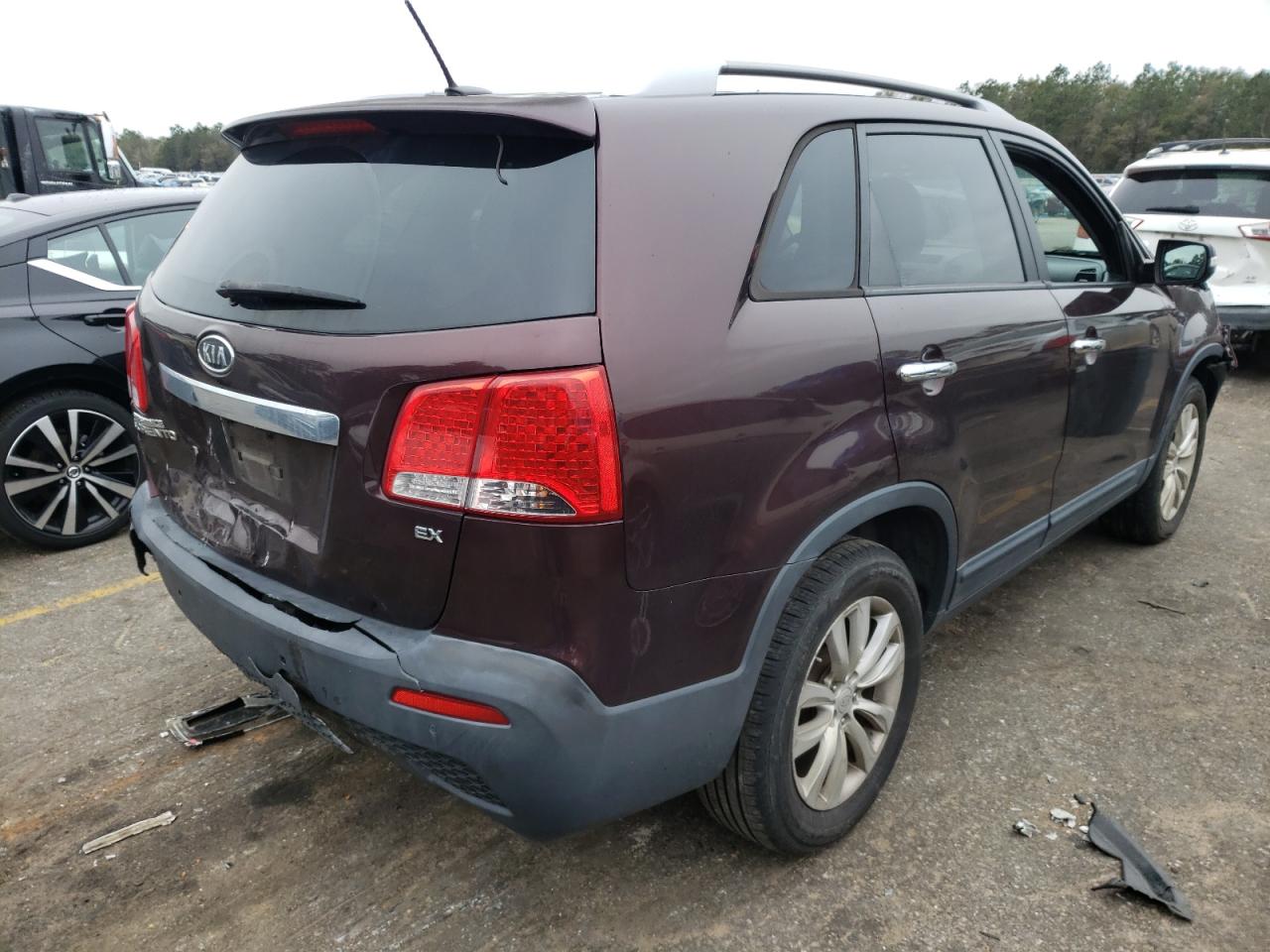 Photo 4 from auction – 2011 KIA SORENTO EX with VIN 5XYKU4A14BG023712