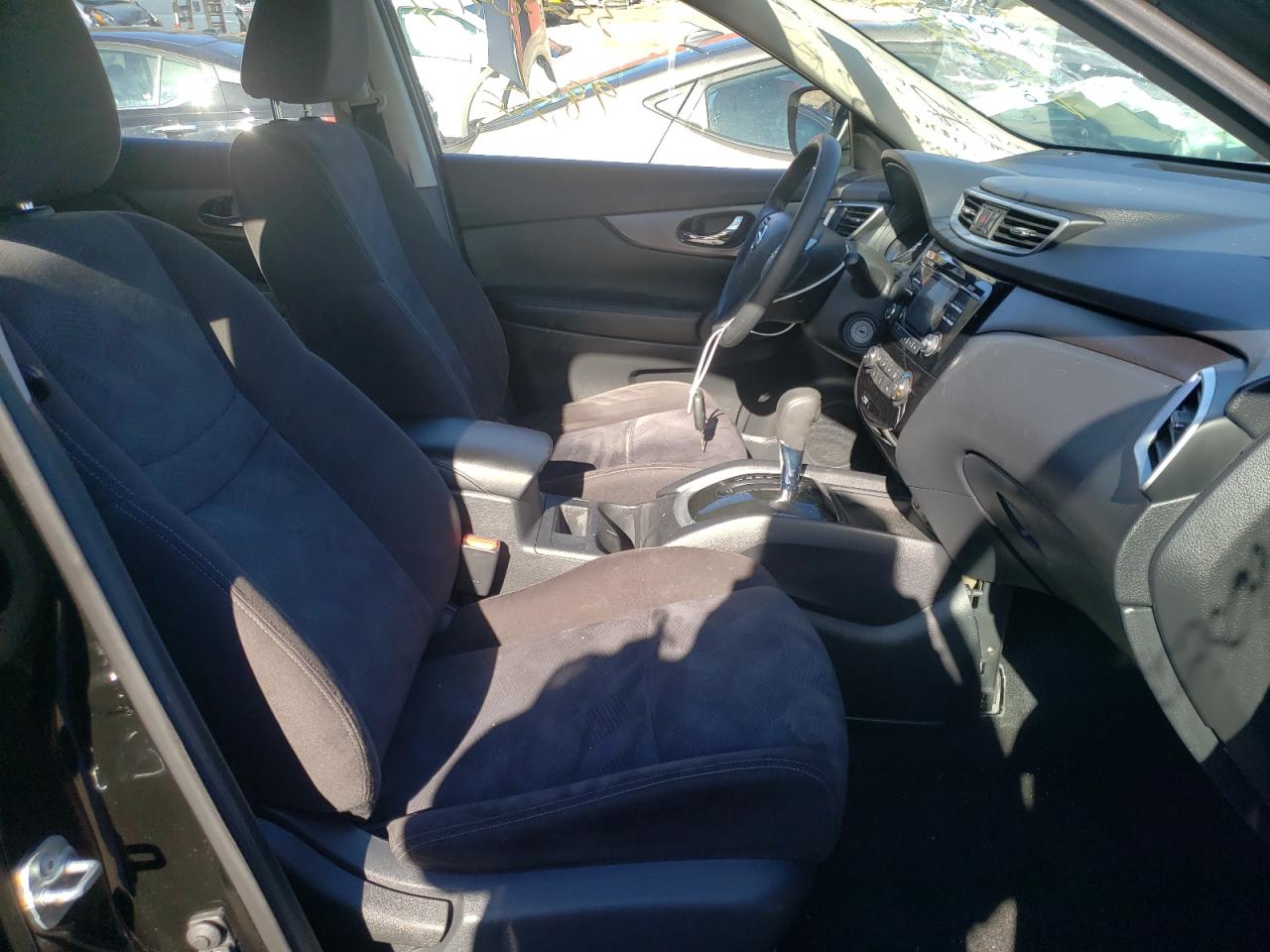 Photo 5 from auction – 2015 NISSAN ROGUE S with VIN KNMAT2MV6FP546055